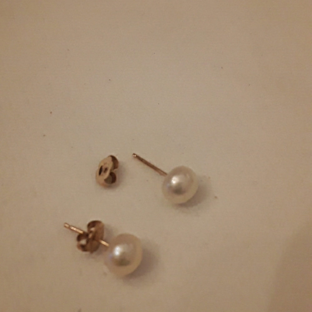 10k gold 6mm cultured pearl pierced earrings with 10k backs